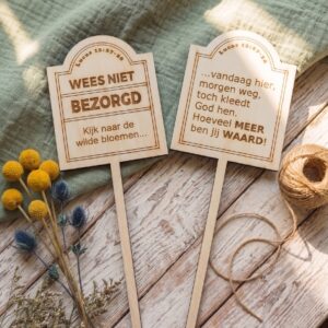 Gehuld in Pracht – Houten Lelieboeket - Image 5