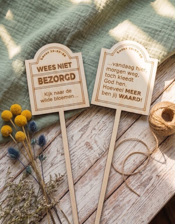 Gehuld in Pracht – Houten Lelieboeket