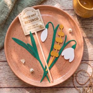 Gehuld in Pracht – Houten Lelieboeket - Image 3