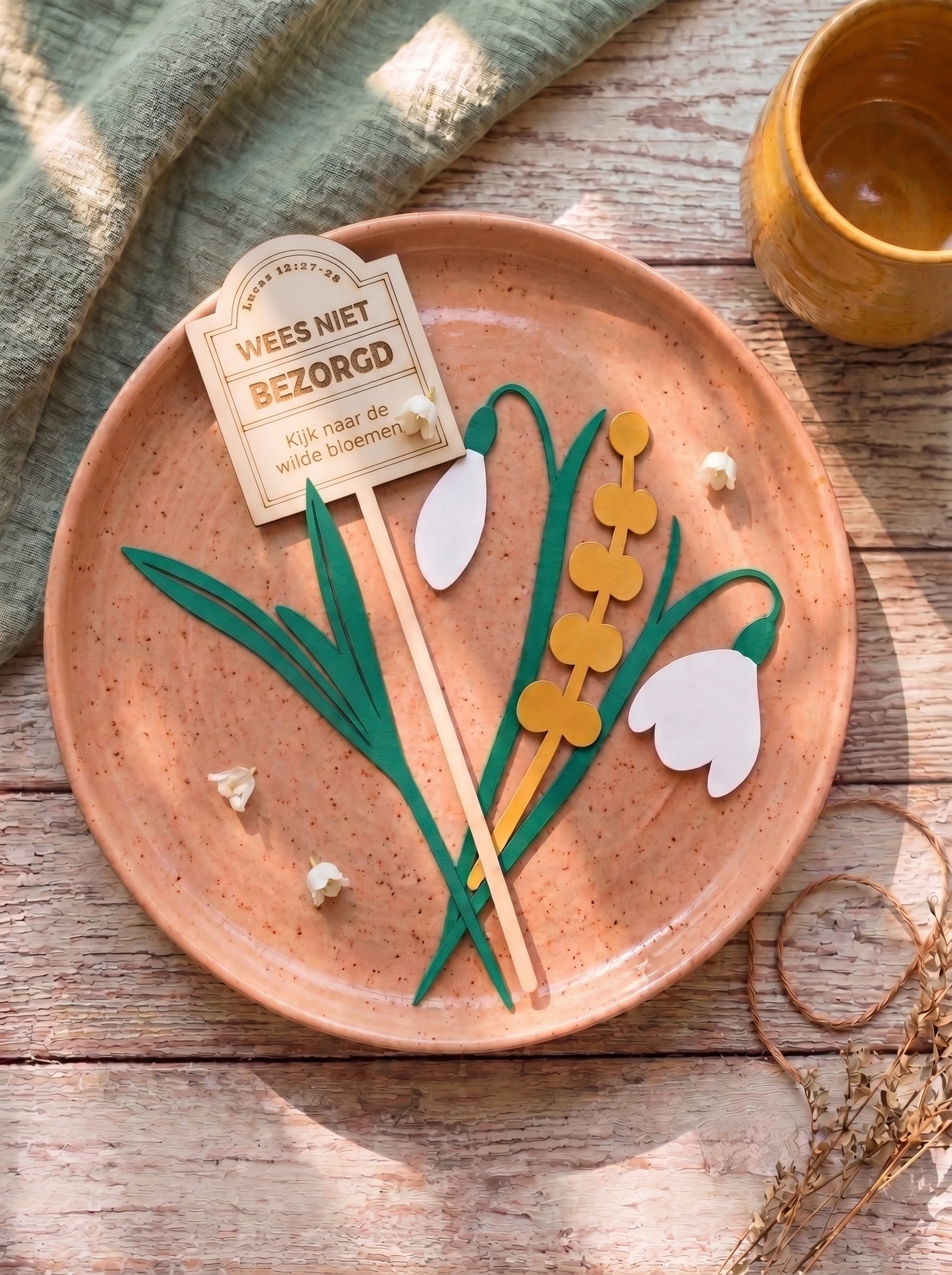 Gehuld in Pracht – Houten Lelieboeket - Image 3